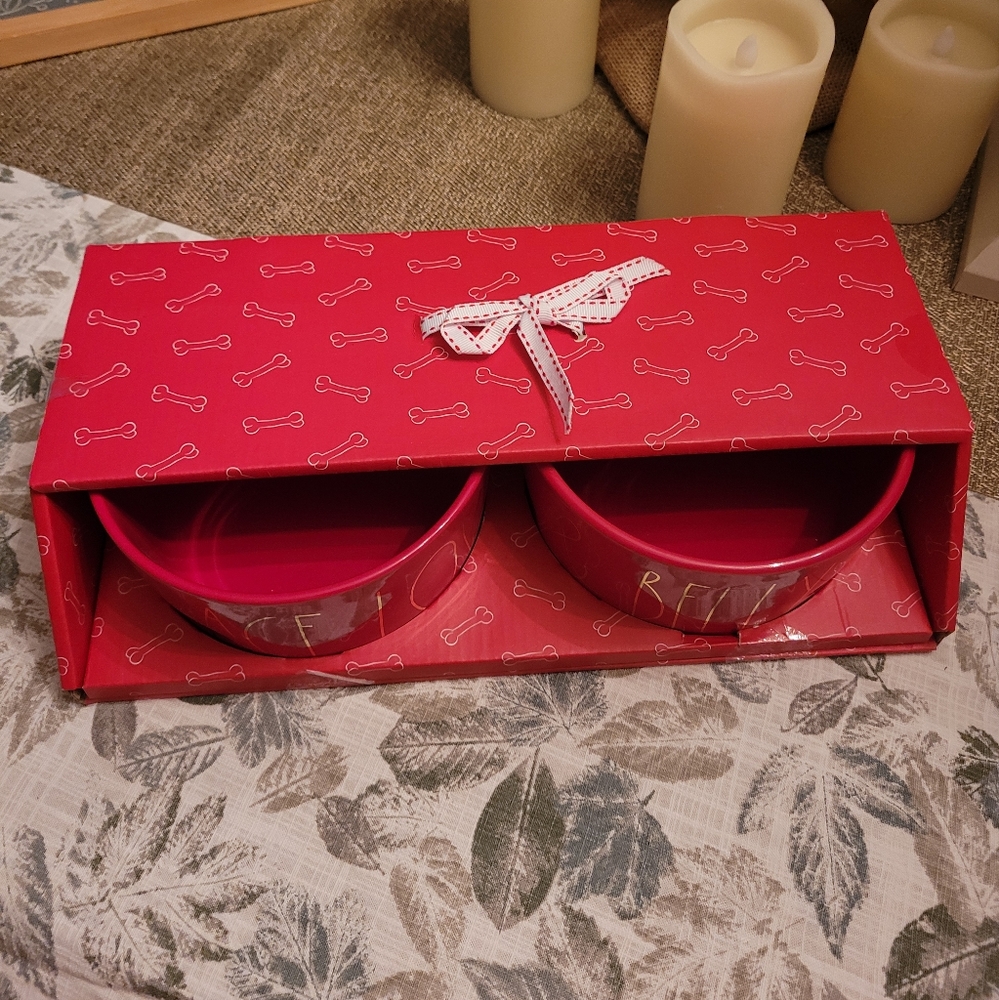 Rae Dunn pet bowl set, new
